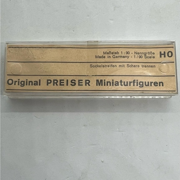 Vintage (New) PREISER HO Scale 58 Bridal Party Set Priest Bride Groom Guests - Picture 2 of 9